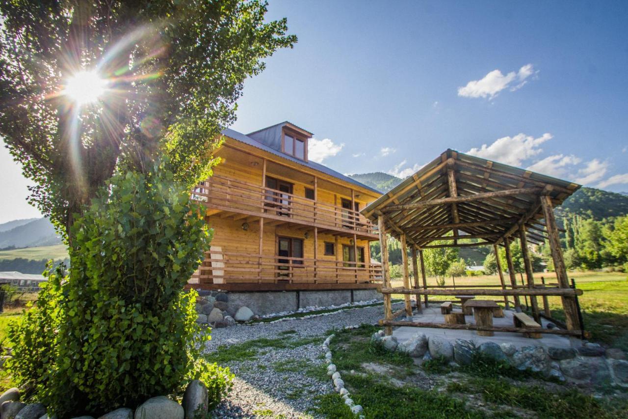 Guesthouse Gio Kashveti Exteriör bild